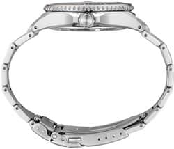 שעון עשוי טיטניום (Titanium) קל משקל.