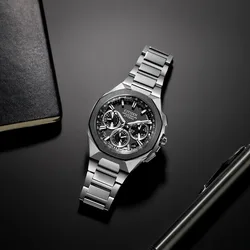 שעון יד לגבר בעל מנגנון Eco-Drive F950 לטעינה סולארית וקליטת אותות GPS